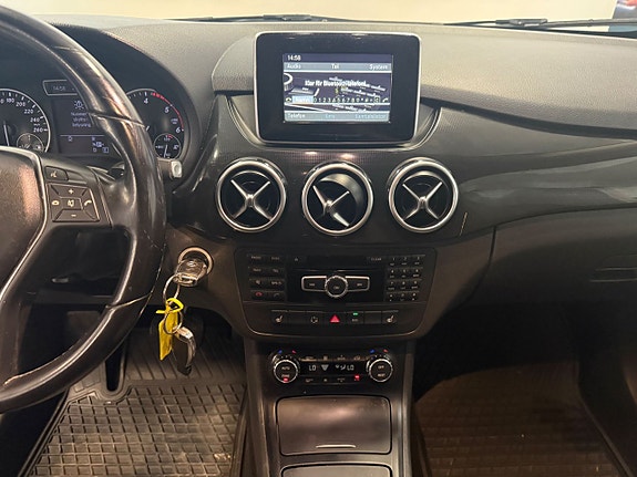 Mercedes-Benz B180 13 of 25