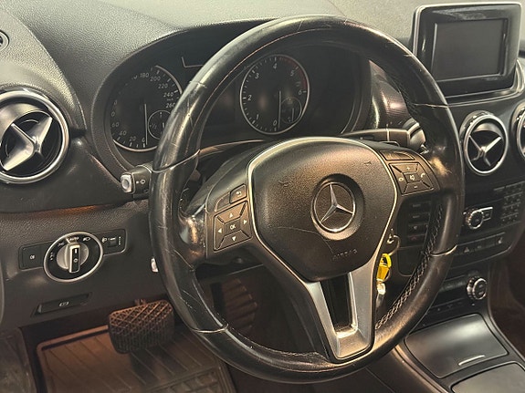 Mercedes-Benz B180 11 of 25