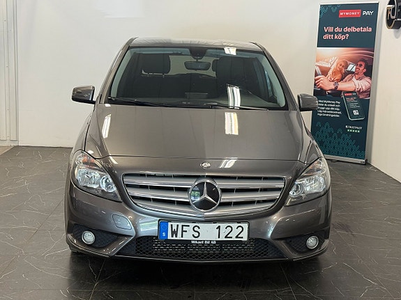 Mercedes-Benz B180 2 of 5