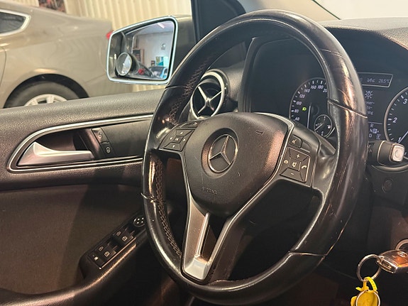 Mercedes-Benz B180 21 of 25