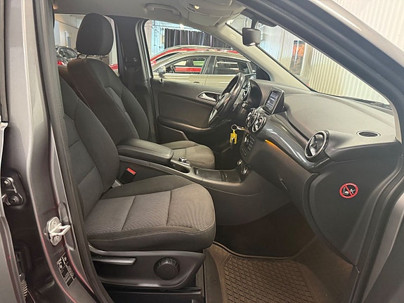 Mercedes-Benz B180 22 of 25