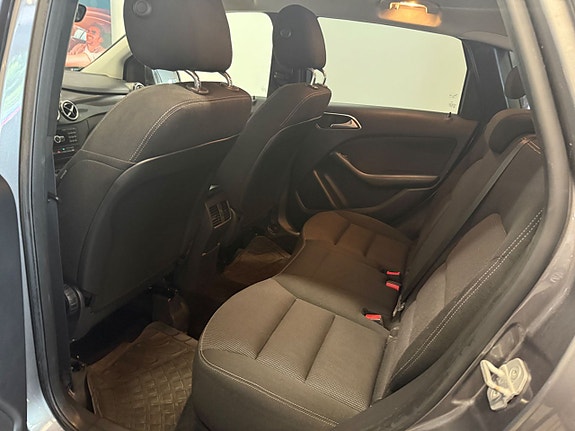 Mercedes-Benz B180 18 of 25