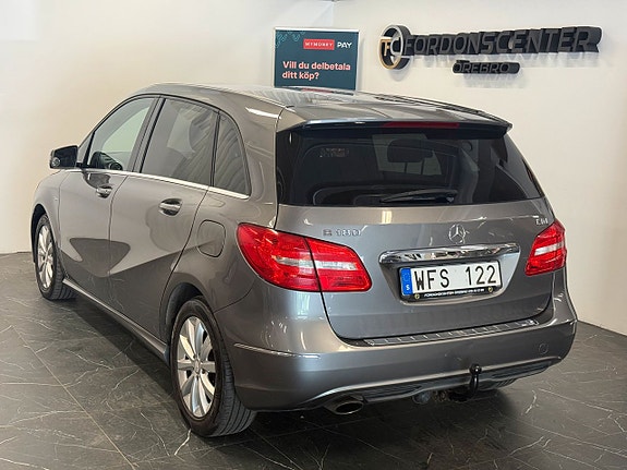 Mercedes-Benz B180 4 of 5