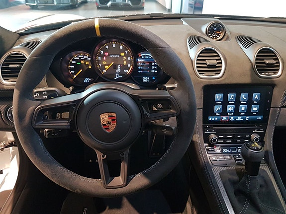 Porsche 718 Cayman GT4 RS 9 of 10