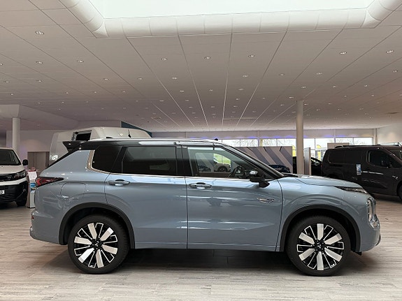 Mitsubishi Outlander 3 of 5