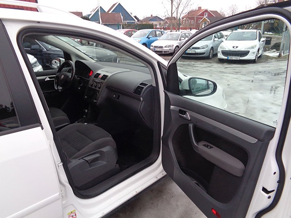 Volkswagen Touran 14 of 22