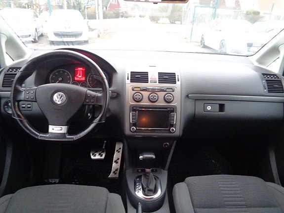 Volkswagen Touran 8 of 22