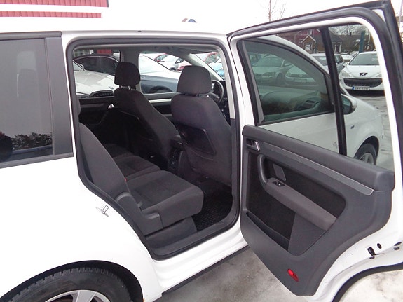 Volkswagen Touran 17 of 22