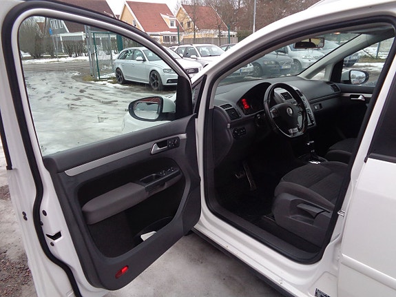 Volkswagen Touran 7 of 22
