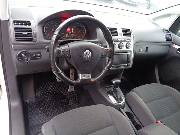 Volkswagen Touran 9 of 22