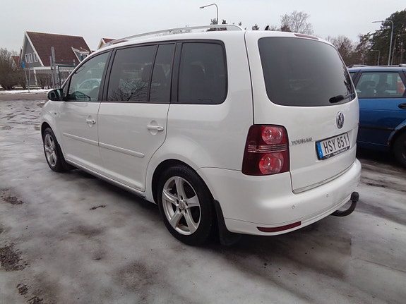 Volkswagen Touran 4 of 5