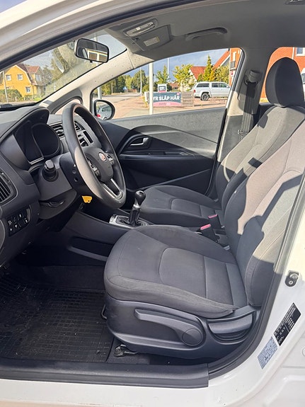 Kia Rio 10 of 11