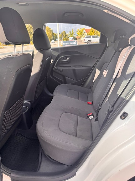 Kia Rio 8 of 11
