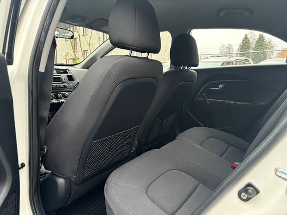 Kia Rio 8 of 11
