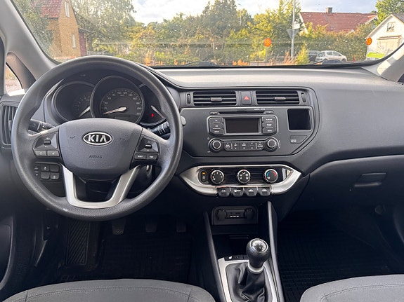 Kia Rio 9 of 11