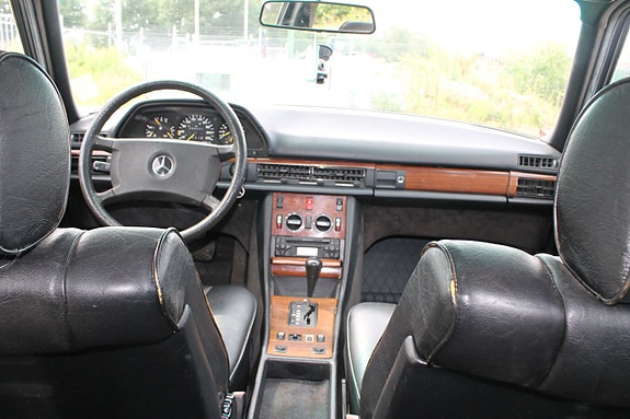 Mercedes-Benz 300 SE 9 of 9