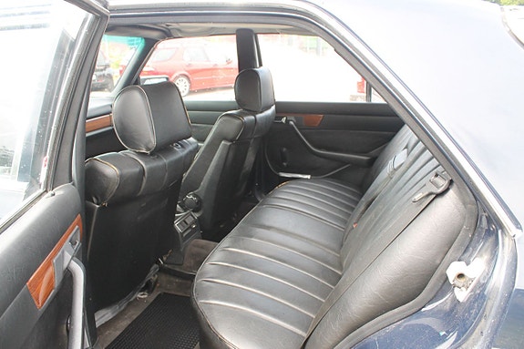 Mercedes-Benz 300 SE 8 of 9