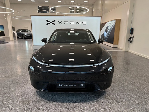 XPeng P7 2 of 8