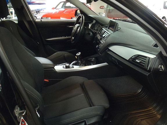 BMW 120 6 of 12
