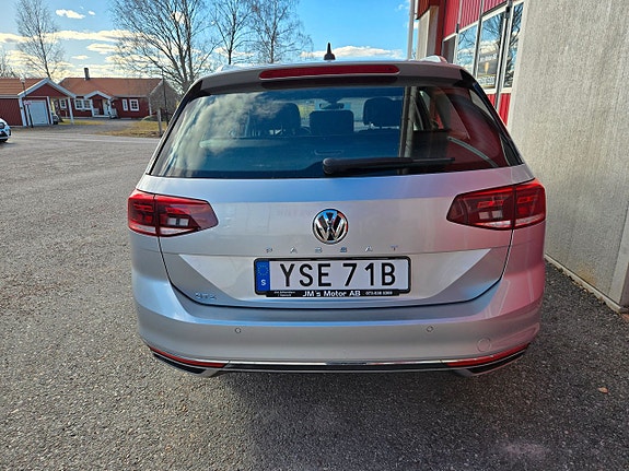 Volkswagen Passat 8 of 20