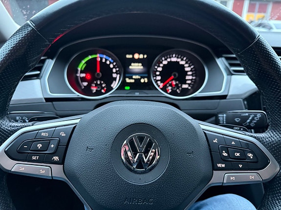 Volkswagen Passat 14 of 20