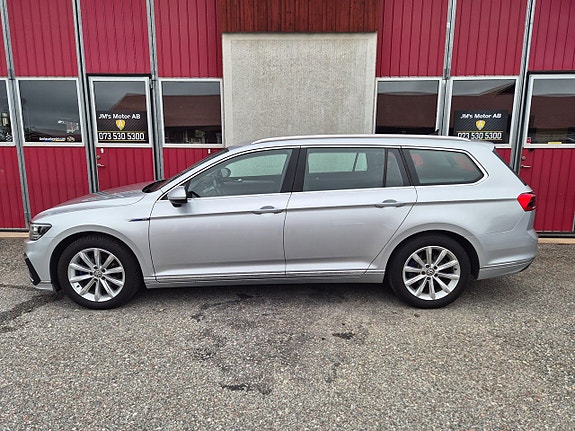 Volkswagen Passat 2 of 20