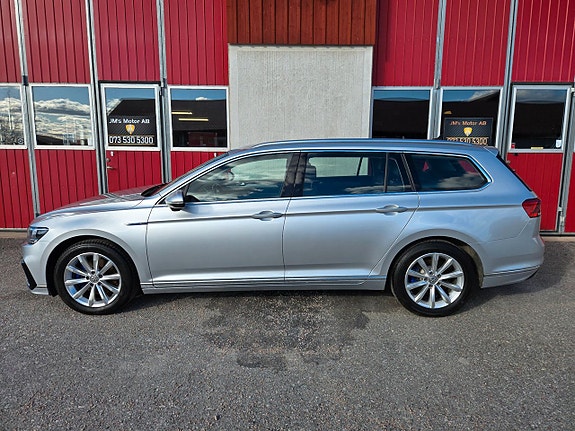 Volkswagen Passat 2 of 5