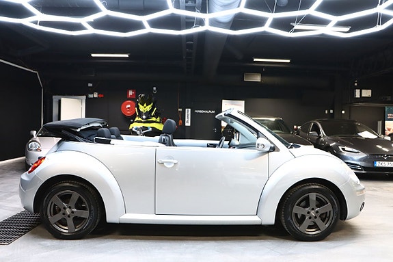 Volkswagen New Beetle 10 of 18