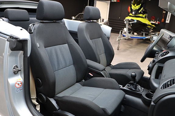 Volkswagen New Beetle 17 of 18