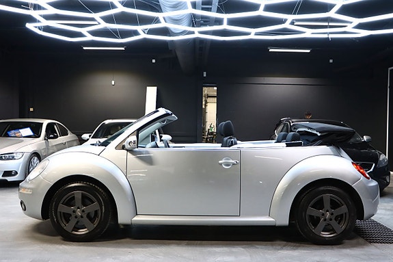 Volkswagen New Beetle 6 of 18