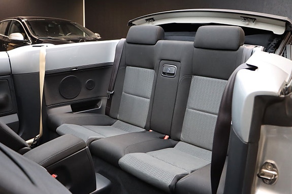 Volkswagen New Beetle 18 of 18