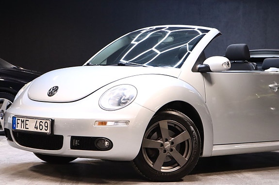 Volkswagen New Beetle 5 of 18