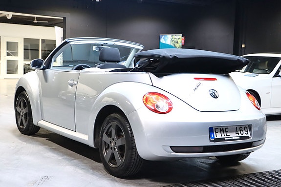Volkswagen New Beetle 7 of 18