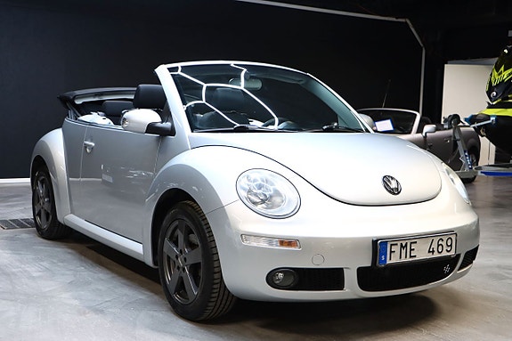 Volkswagen New Beetle 11 of 18