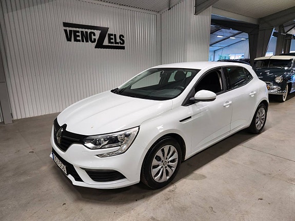 Renault Megane IV 2 of 5
