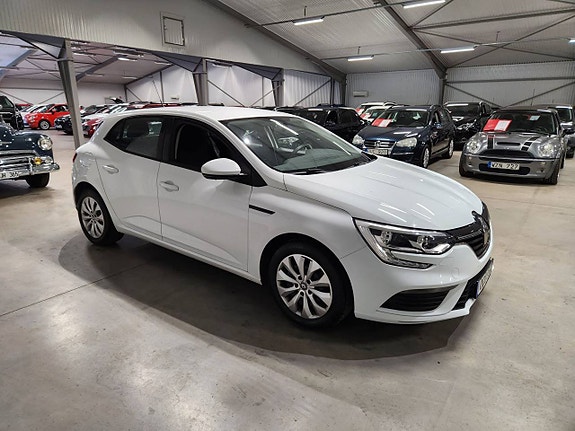 Renault Megane IV 3 of 5
