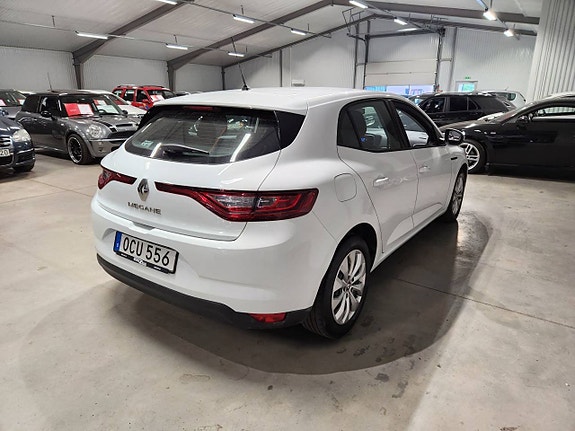 Renault Megane IV 4 of 5