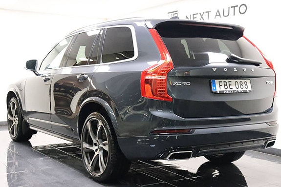 Volvo XC90 2 of 28