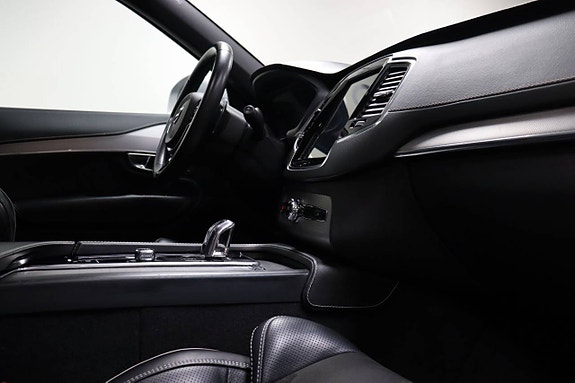 Volvo XC90 12 of 28