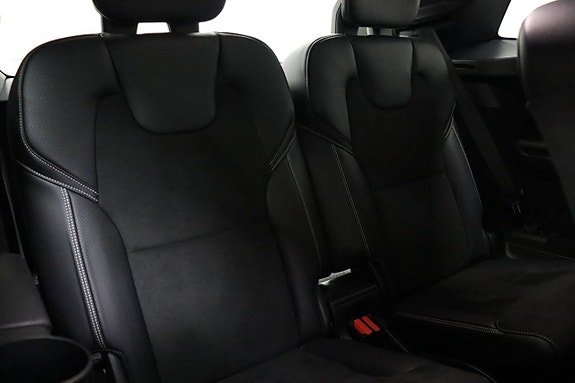 Volvo XC90 15 of 28