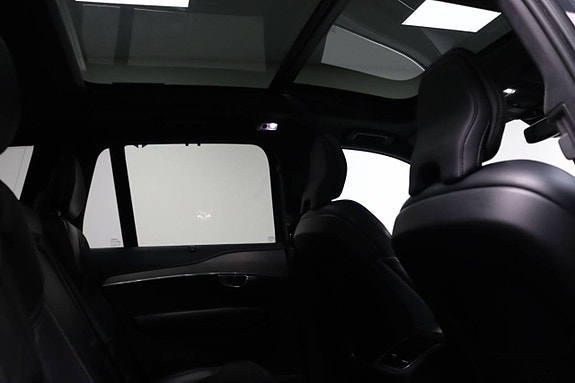 Volvo XC90 13 of 28