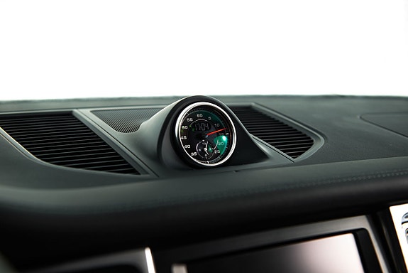 Porsche Macan Turbo 22 of 30