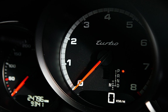 Porsche Macan Turbo 20 of 30