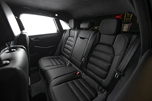 Porsche Macan Turbo 18 of 30