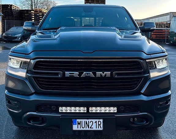 Dodge RAM 1500 2 of 5