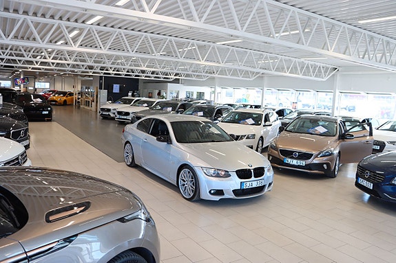 BMW 335i 2 of 21