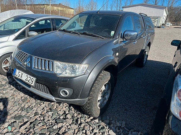Mitsubishi L200 2 of 5