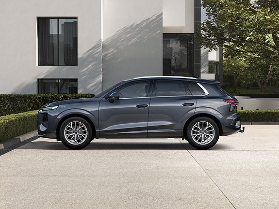 Audi Q3 3 of 5