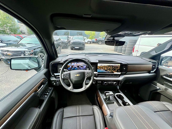 Chevrolet Silverado 1500 9 of 10