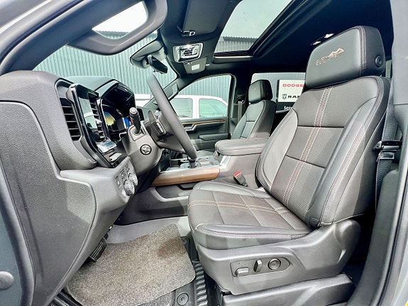 Chevrolet Silverado 1500 8 of 10